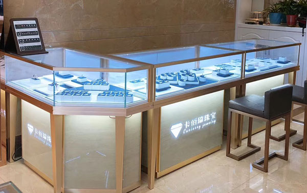 展柜設(shè)計制作廠家專不專業(yè)，三個方面來評估